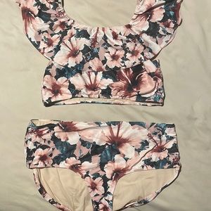 Albion Fit Bronte Floral Wave Crop Top in size L and Midi Bottoms in size XL.